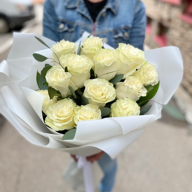 Белая роза, артикул F1208523 - 7949 рублей, доставка по городу. Flawery - доставка цветов