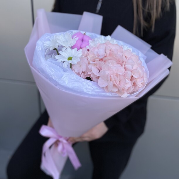 Букет с гортензией, артикул F1283427 - 2990 рублей, доставка по городу. Flawery - доставка цветов