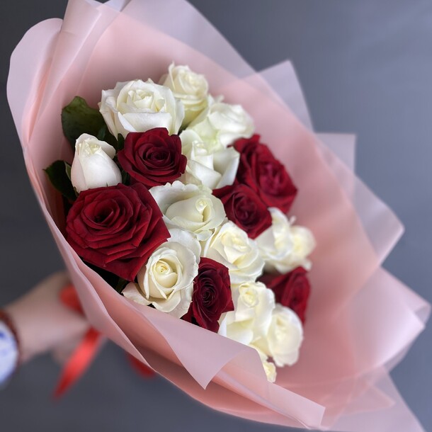 19 роз в букете, артикул F1303897 - 8820 рублей, доставка по городу. Flawery - доставка цветов