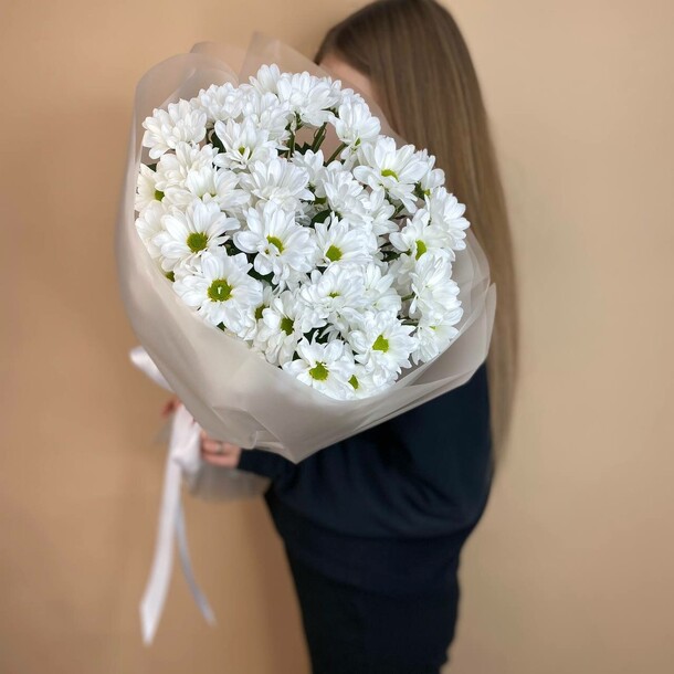 Букет из хризантем ромашек, артикул F1345343 - 4560 рублей, доставка по городу. Flawery - доставка цветов