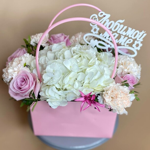 Сумочка с гортензией для любимой мамы, артикул F1364868 - 4730 рублей, доставка по городу. Flawery - доставка цветов