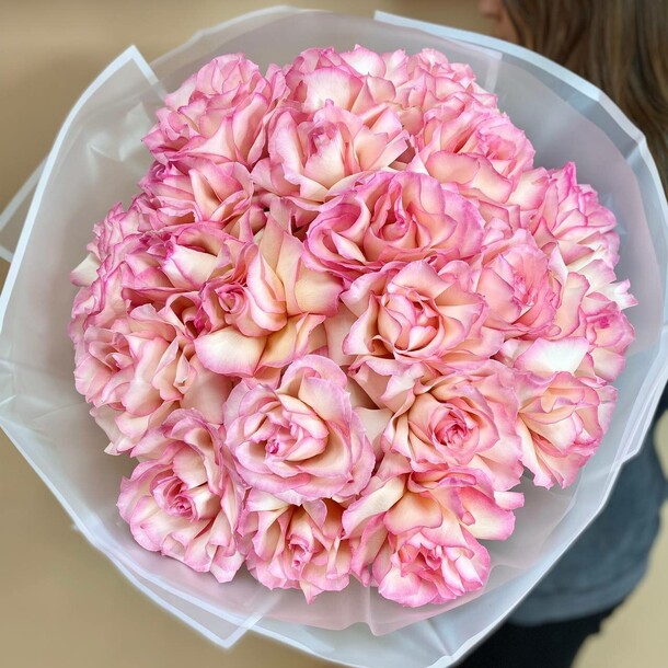 25 французских роз, артикул F1364884 - 15500 рублей, доставка по городу. Flawery - доставка цветов