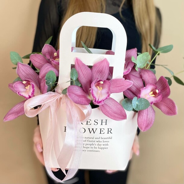 Орхидея в сумочке, артикул F1365138 - 4100 рублей, доставка по городу. Flawery - доставка цветов