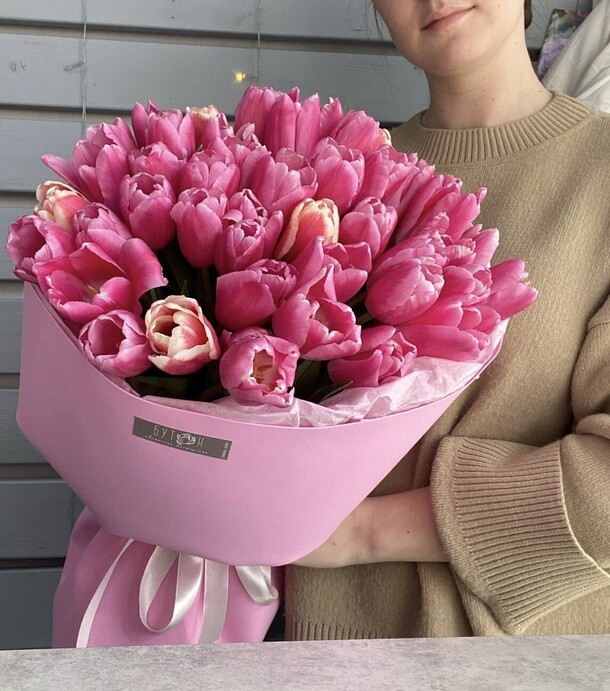 Букет из розовых тюльпанов, артикул F1393012 - 11500 рублей, доставка по городу. Flawery - доставка цветов