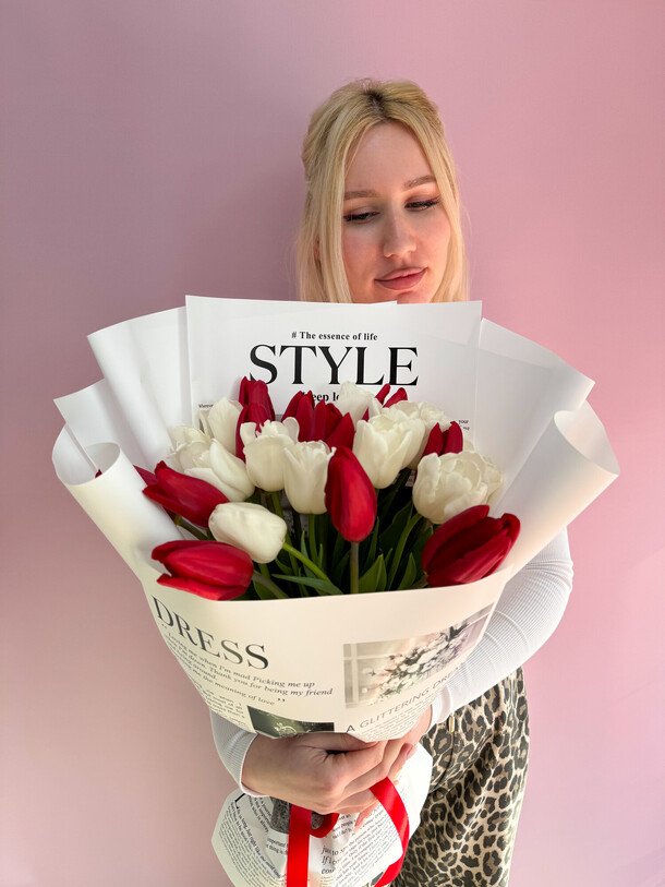 Букет из 25 тюльпанов, артикул F1393016 - 6990 рублей, доставка по городу. Flawery - доставка цветов