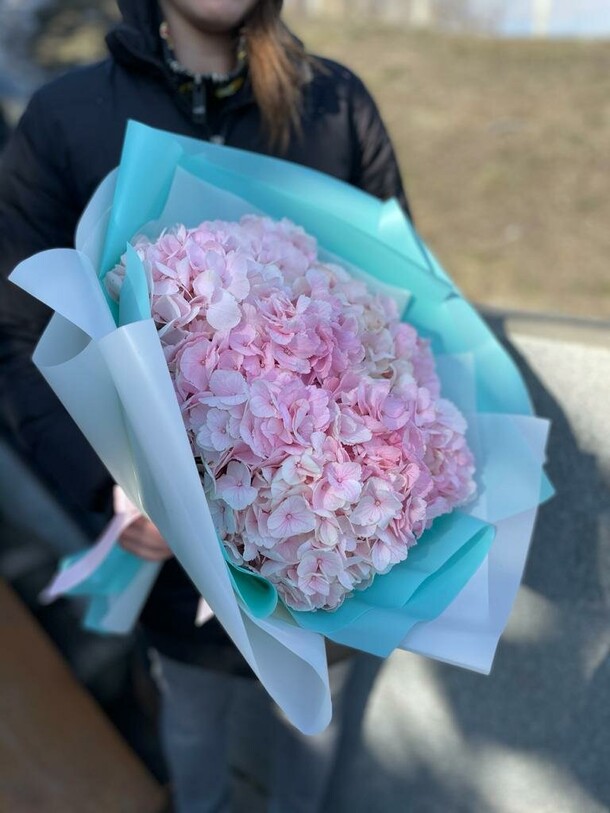Букет розовая гортензия, артикул F108945 - 5487 рублей, доставка по городу. Flawery - доставка цветов