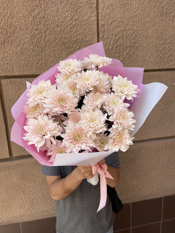 Букет из кустовых хризантем, артикул F1201124 - 2988 рублей, доставка по городу. Flawery - доставка цветов