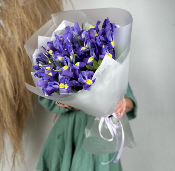 Букет ирисы, артикул F1268917 - 9027 рублей, доставка по городу. Flawery - доставка цветов