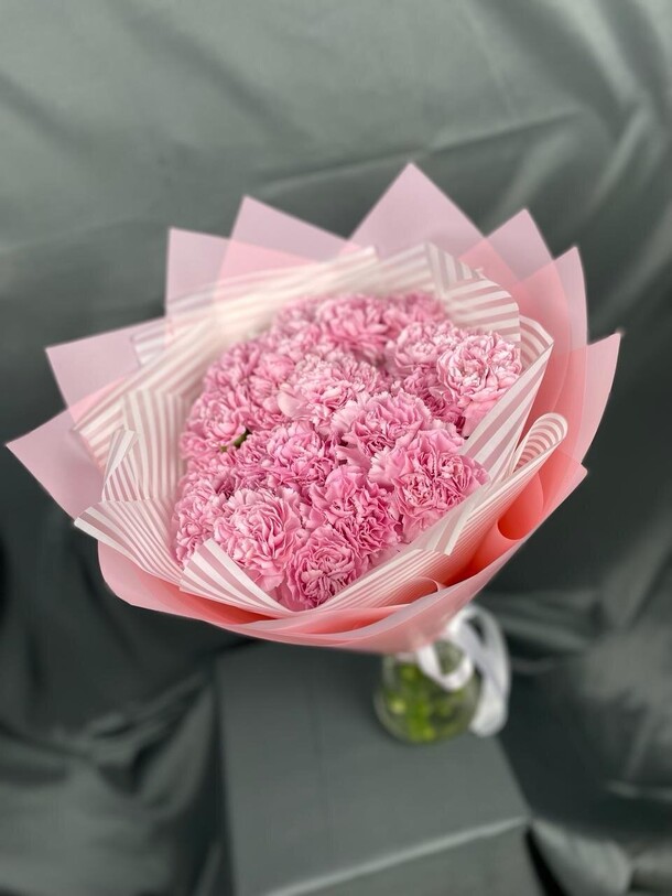 Букет гвоздики, артикул F1339710 - 5671 рублей, доставка по городу. Flawery - доставка цветов