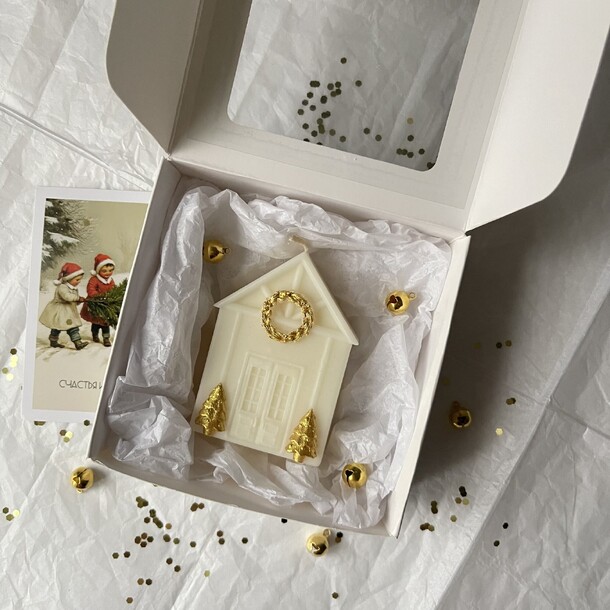 Свеча рождественский домик, артикул F1492004 - 1500 рублей, доставка по городу. Flawery - доставка цветов