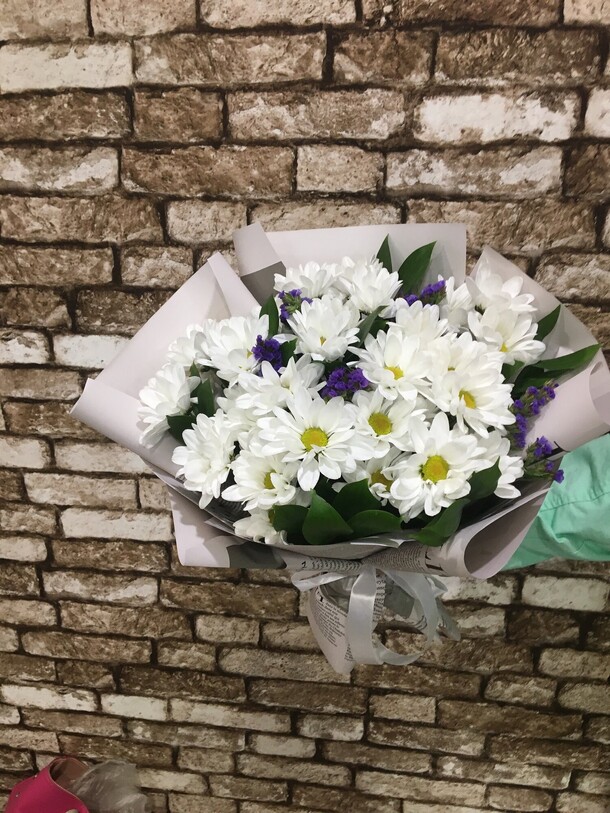 Букет белых хризантем, артикул F1146049 - 2990 рублей, доставка по городу. Flawery - доставка цветов