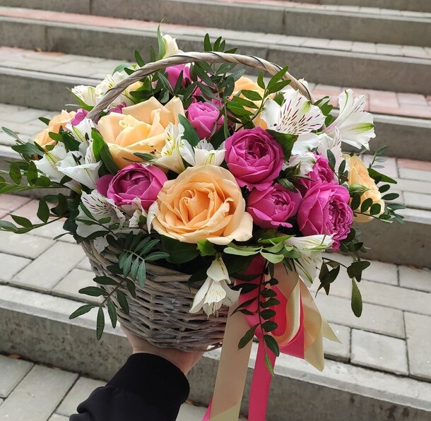 Корзина цветов, артикул F1180133 - 7170 рублей, доставка по городу. Flawery - доставка цветов