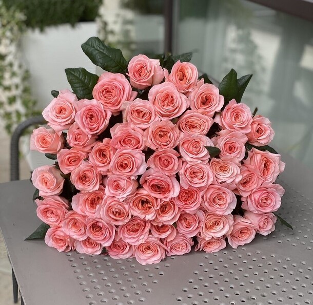 51 пионовидная роза, артикул F1180394 - 12350 рублей, доставка по городу. Flawery - доставка цветов