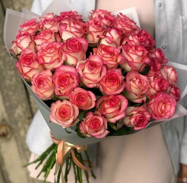 Букет  35 роз джумилия, артикул F1180902 - 9500 рублей, доставка по городу. Flawery - доставка цветов