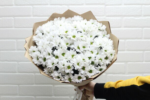 Букет 15  белых хризантем, артикул F1181308 - 7500 рублей, доставка по городу. Flawery - доставка цветов