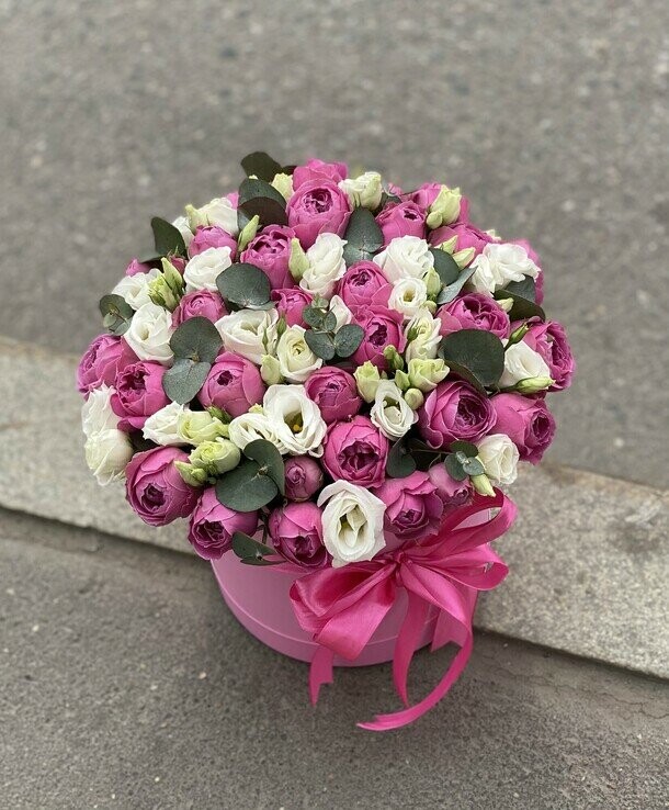 Коробка с цветами, артикул F1181338 - 9900 рублей, доставка по городу. Flawery - доставка цветов