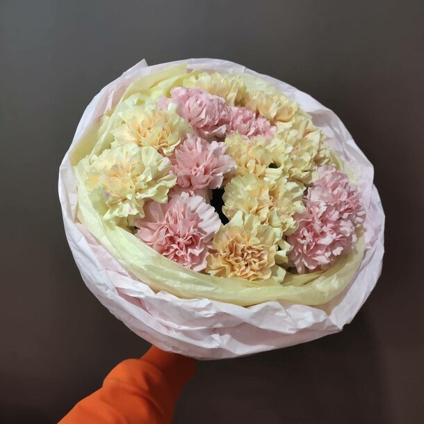 Букет радужных диантусов, артикул F1181381 - 2700 рублей, доставка по городу. Flawery - доставка цветов