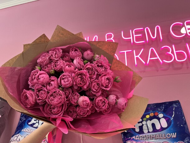 Букет я тебя обожаю 🥰, артикул F1213705 - 8600 рублей, доставка по городу. Flawery - доставка цветов