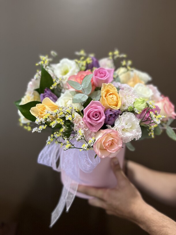 Коробка с цветами, артикул F1213711 - 4900 рублей, доставка по городу. Flawery - доставка цветов