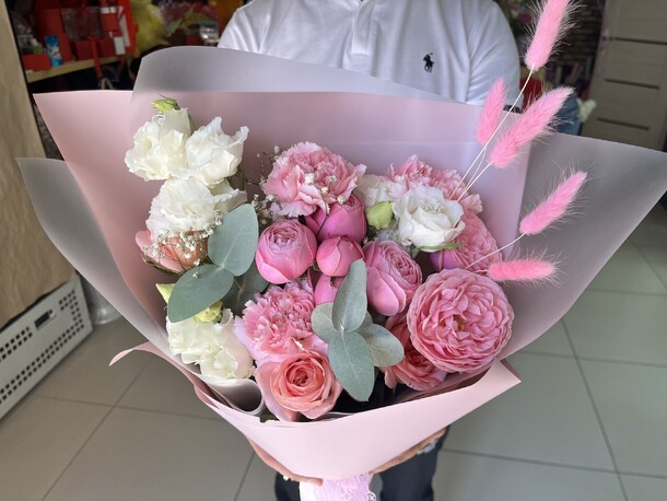 Букет розовый 🦩 фламинго, артикул F1217168 - 3900 рублей, доставка по городу. Flawery - доставка цветов