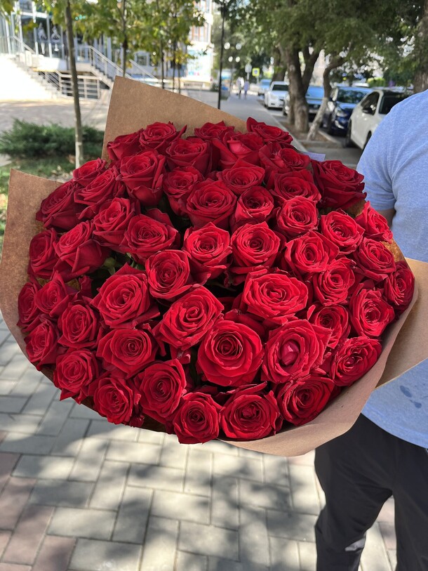 51 красная роза, артикул F1217170 - 12900 рублей, доставка по городу. Flawery - доставка цветов