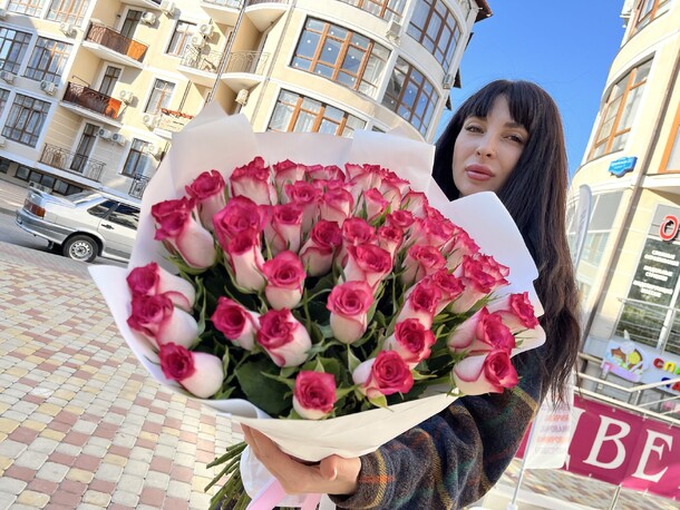 51 роза, артикул F1222490 - 9900 рублей, доставка по городу. Flawery - доставка цветов