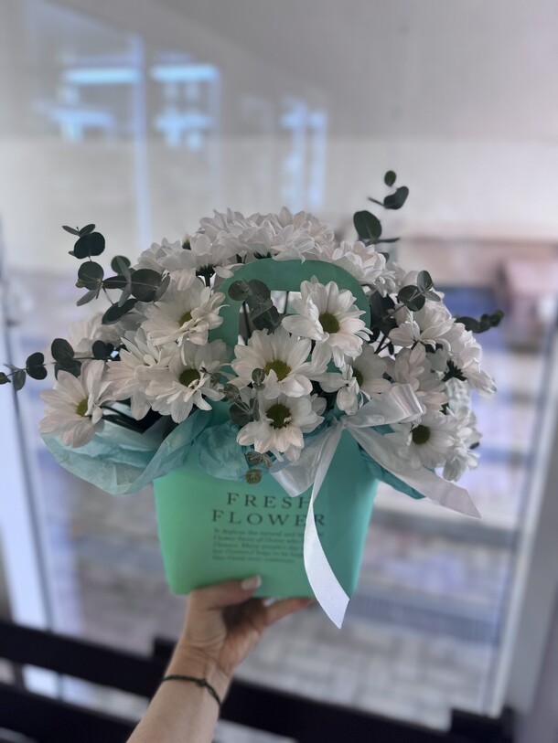 Сумочка с ромашками, артикул F1295923 - 2990 рублей, доставка по городу. Flawery - доставка цветов