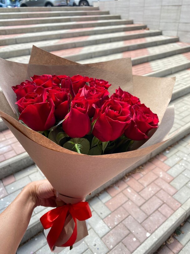 25 алых роз, артикул F1308530 - 5500 рублей, доставка по городу. Flawery - доставка цветов