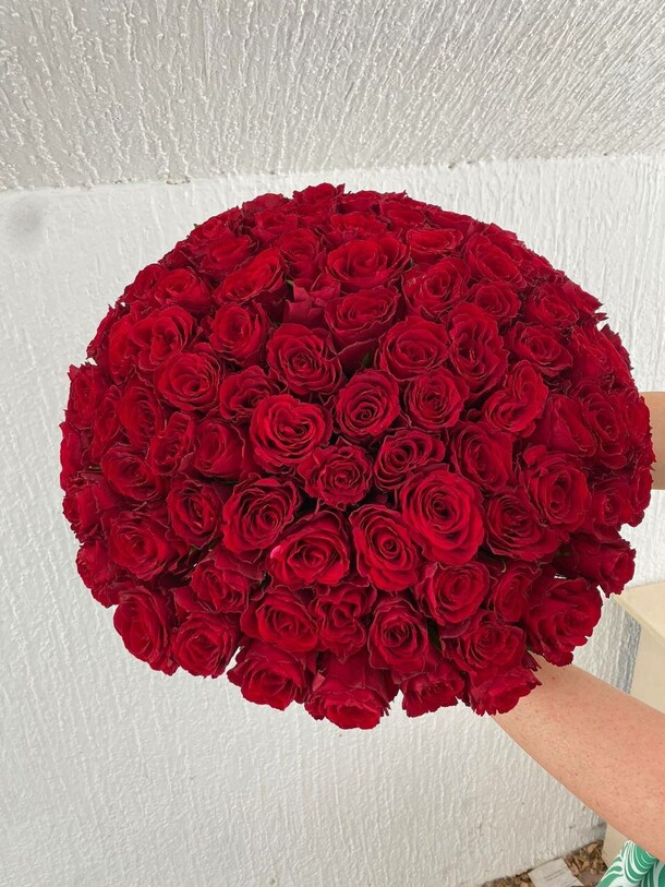 101 роза, артикул F1308533 - 13000 рублей, доставка по городу. Flawery - доставка цветов