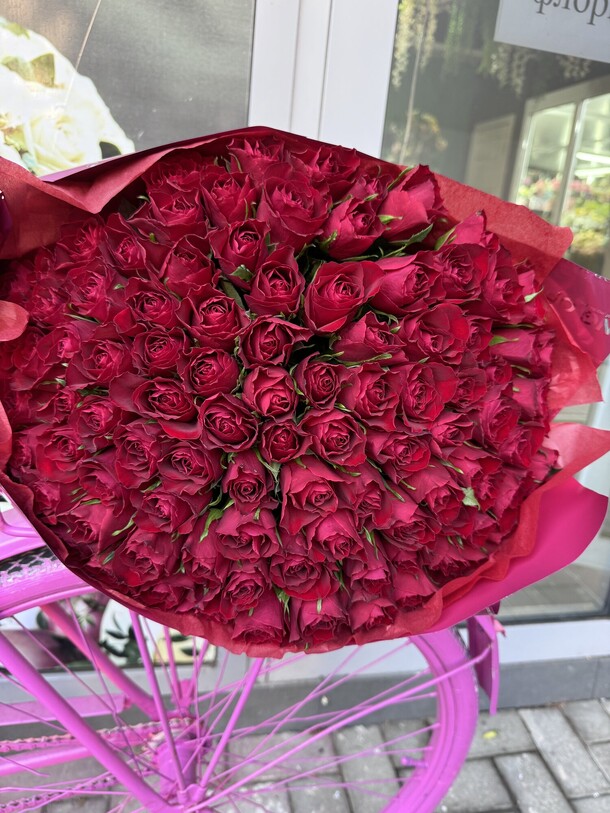 101 роза, артикул F1320844 - 11600 рублей, доставка по городу. Flawery - доставка цветов