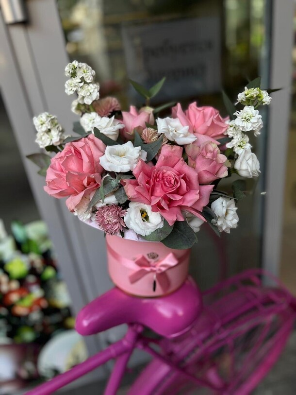 Коробка с цветами, артикул F1320852 - 4900 рублей, доставка по городу. Flawery - доставка цветов