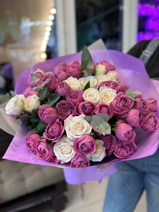 Пионовидные кустовые розы, артикул F1340413 - 8900 рублей, доставка по городу. Flawery - доставка цветов