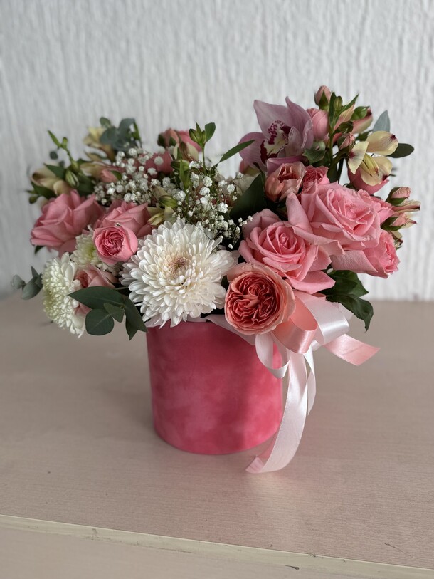 Цветы в бархатной коробке, артикул F1341184 - 6900 рублей, доставка по городу. Flawery - доставка цветов