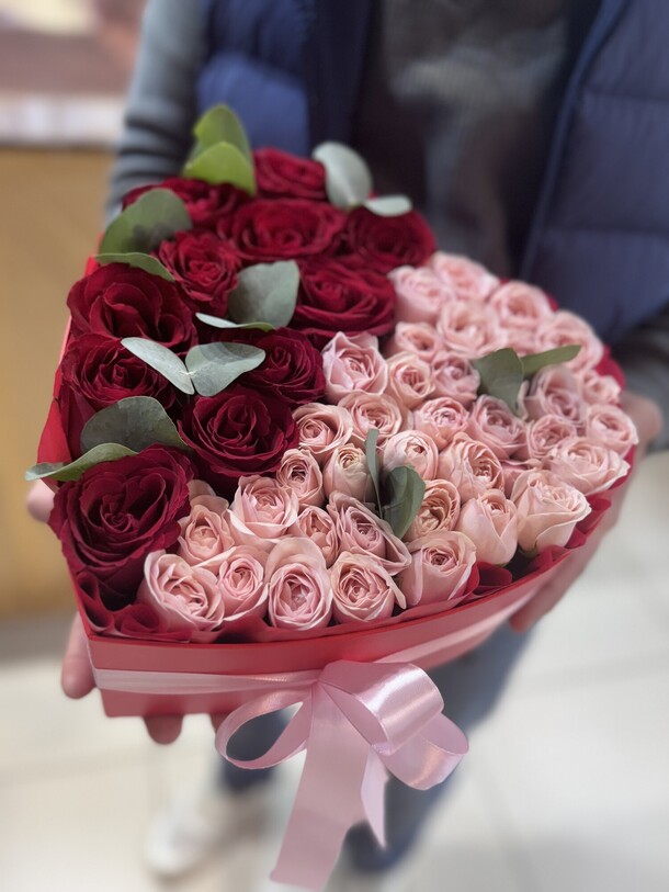 Коробка сердце с розами, артикул F1349368 - 6900 рублей, доставка по городу. Flawery - доставка цветов