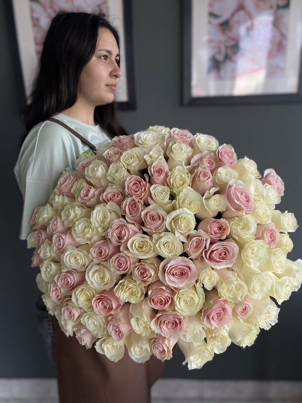 101 нежная роза премиум, артикул F1299928 - 34870 рублей, доставка по городу. Flawery - доставка цветов