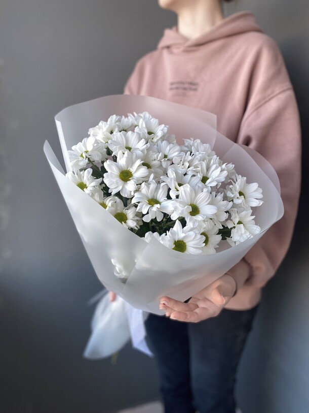 Монобукет ромашек, артикул F1378535 - 2370 рублей, доставка по городу. Flawery - доставка цветов