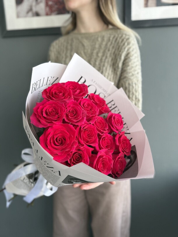 Букет ярких малиновых роз full monty, артикул F1378652 - 5870 рублей, доставка по городу. Flawery - доставка цветов