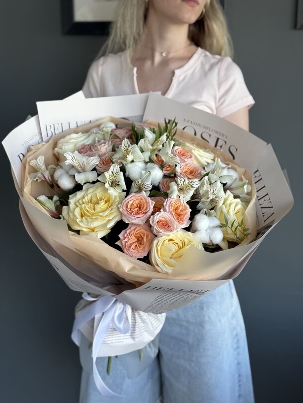 Большой сборный букет, артикул F1484692 - 5910 рублей, доставка по городу. Flawery - доставка цветов