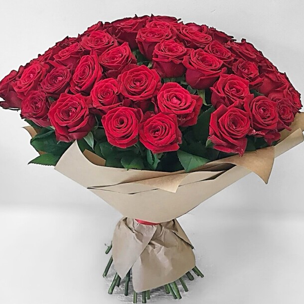 Букет из 55 красных роз, артикул F1269713 - 13975 рублей, доставка по городу. Flawery - доставка цветов