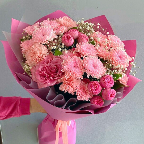 Букет с хризантемой, пионовой розой "щербет", артикул F1505259 - 5000 рублей, доставка по городу. Flawery - доставка цветов