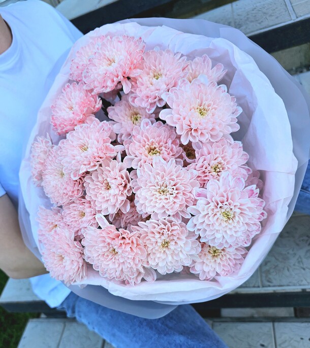 Букет из кустовой хризантемы, артикул F1300167 - 3300 рублей, доставка по городу. Flawery - доставка цветов