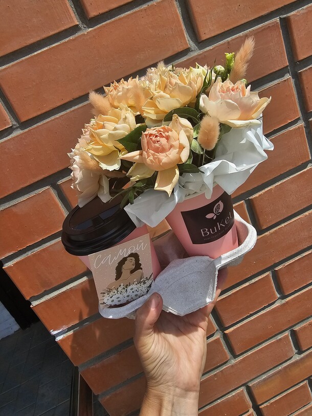 Цветы & кофе, артикул F1304027 - 2000 рублей, доставка по городу. Flawery - доставка цветов