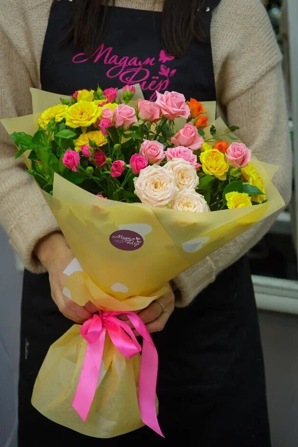 Микс из кустовых роз, артикул F1084852 - 4920 рублей, доставка по городу. Flawery - доставка цветов