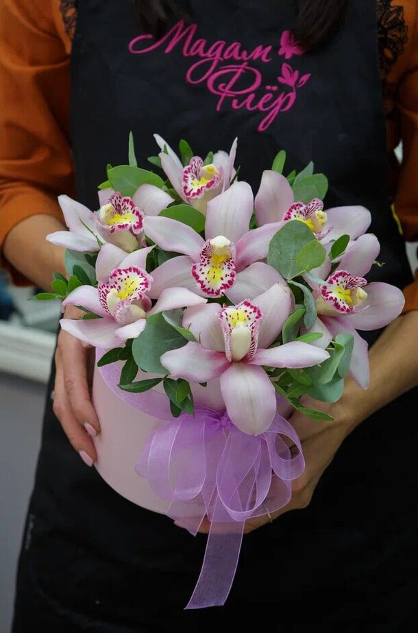 Коробка с орхидеей, артикул F1087690 - 5850 рублей, доставка по городу. Flawery - доставка цветов