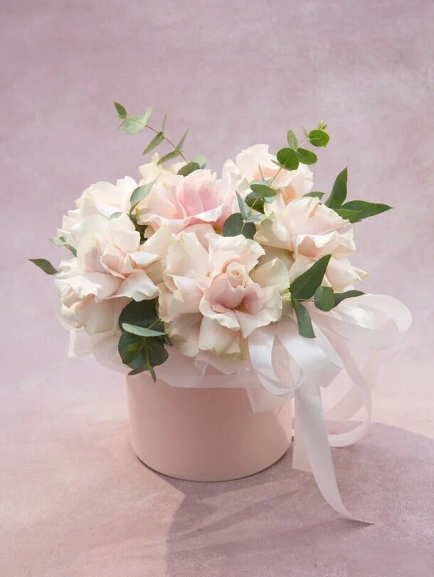 Коробка с французскими розами, артикул F1156387 - 6500 рублей, доставка по городу. Flawery - доставка цветов