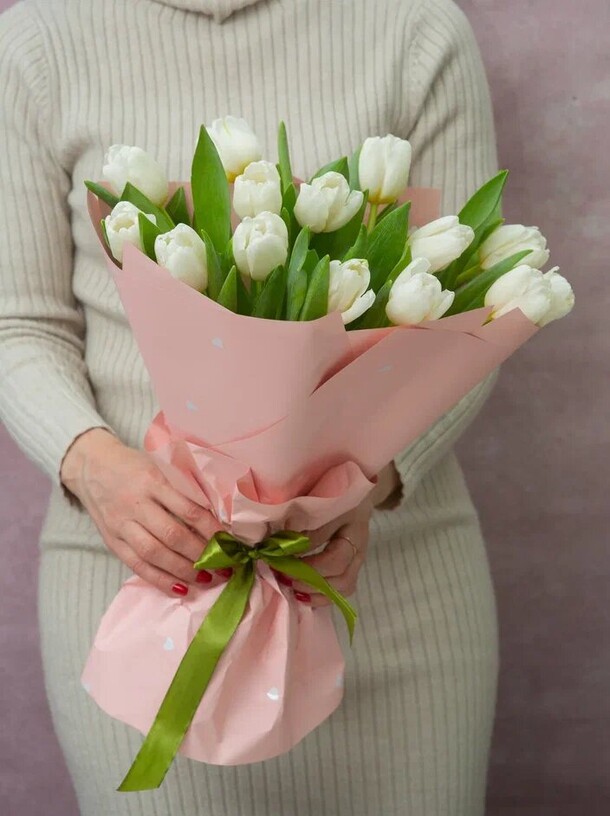 Букет из 15 белых тюльпанов, артикул F1173854 - 5780 рублей, доставка по городу. Flawery - доставка цветов