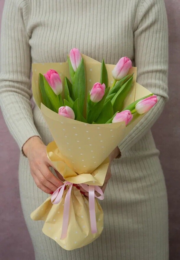 Букет из 7 розовых тюльпанов, артикул F1173869 - 2920 рублей, доставка по городу. Flawery - доставка цветов