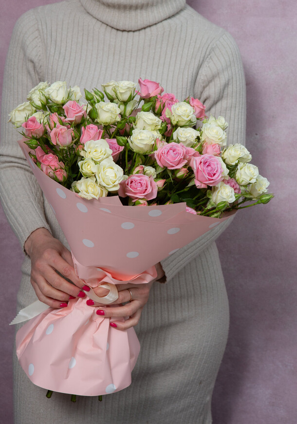 Букет из кустовых роз, артикул F1394659 - 4920 рублей, доставка по городу. Flawery - доставка цветов