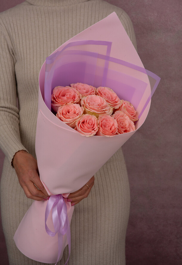 Букет из 9 розовых роз, артикул F1395053 - 3650 рублей, доставка по городу. Flawery - доставка цветов