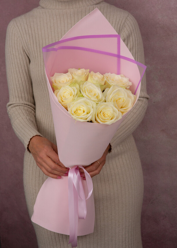 Букет из 9 белых роз, артикул F1395057 - 3640 рублей, доставка по городу. Flawery - доставка цветов